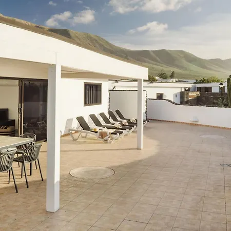Canaryislandshost I Serena Villa Famara