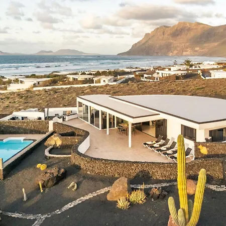 Canaryislandshost I Serena Famara