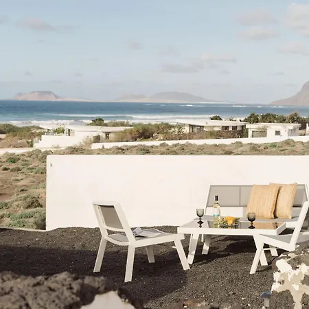 Canaryislandshost I Serena Villa Famara